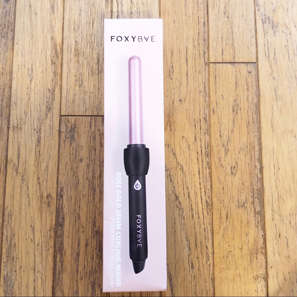 New in box Foxybae 25mm rose gold curling wand